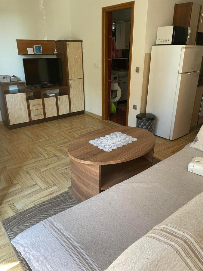 Apartman Edi Nin Exterior photo